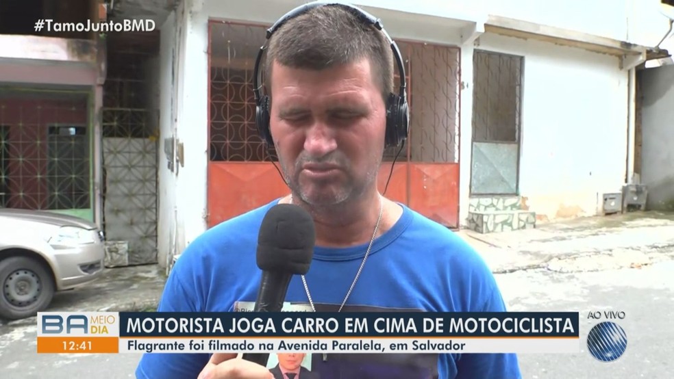 Motociclista ficou ferido após acidente em Salvador — Foto: TV Bahia