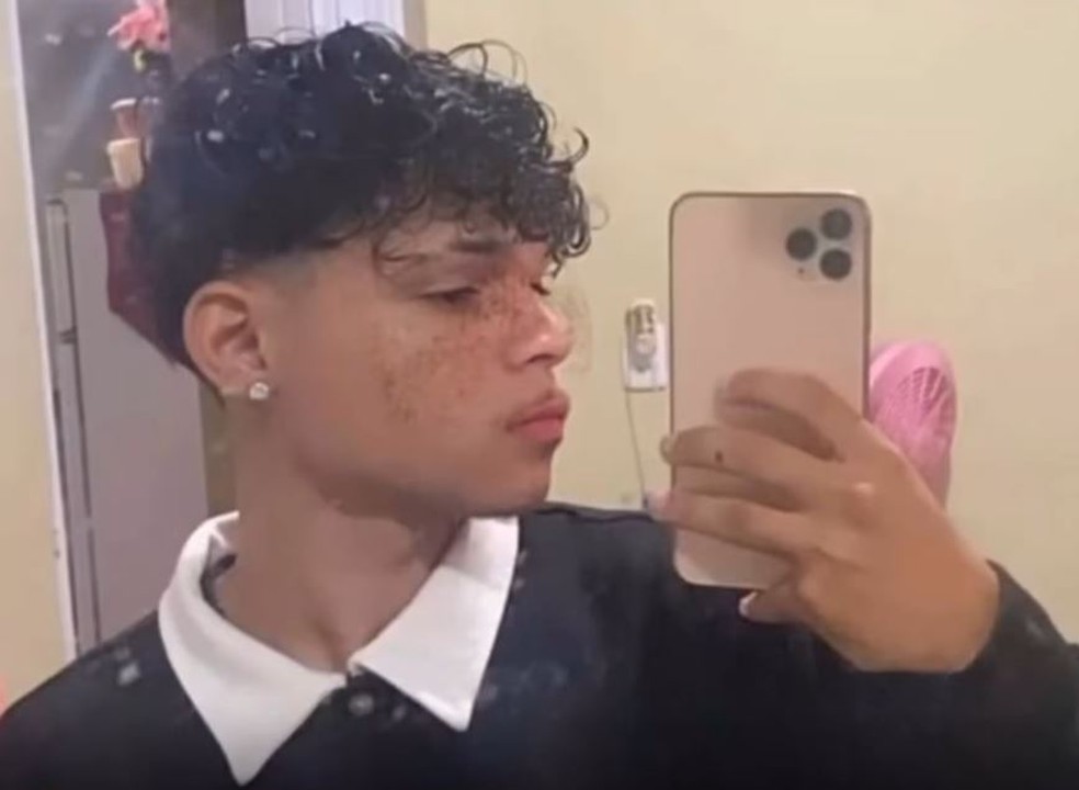 Michael Jakcson da Silva Souza foi morto a facadas pelo ex-namorado de uma amiga no dia da festa de aniversário de 19 anos, em Juazeiro do Norte. — Foto: Arquivo pessoal