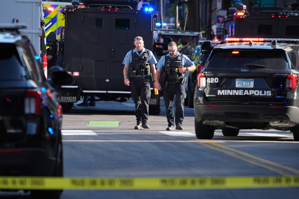 Polícia isola área do centro de Minneapolis durante ocorrência — Foto: Ellen Schmidt/AP Photo