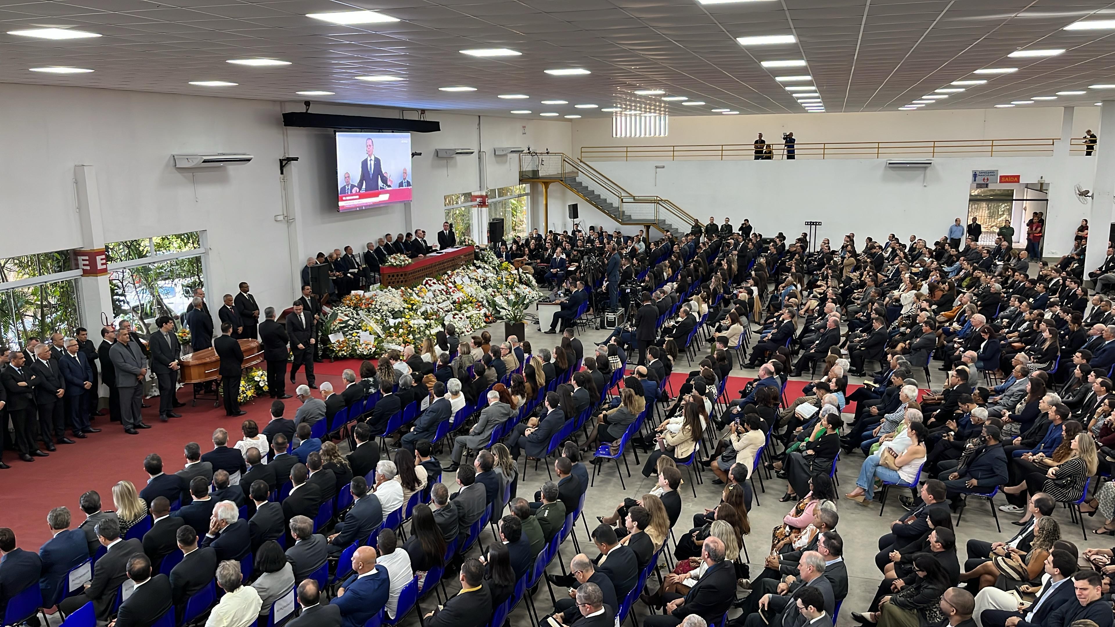 VÍDEO: familiares, amigos e fiéis se despedem de Gedelti Gueiros, fundador da Igreja Maranata
