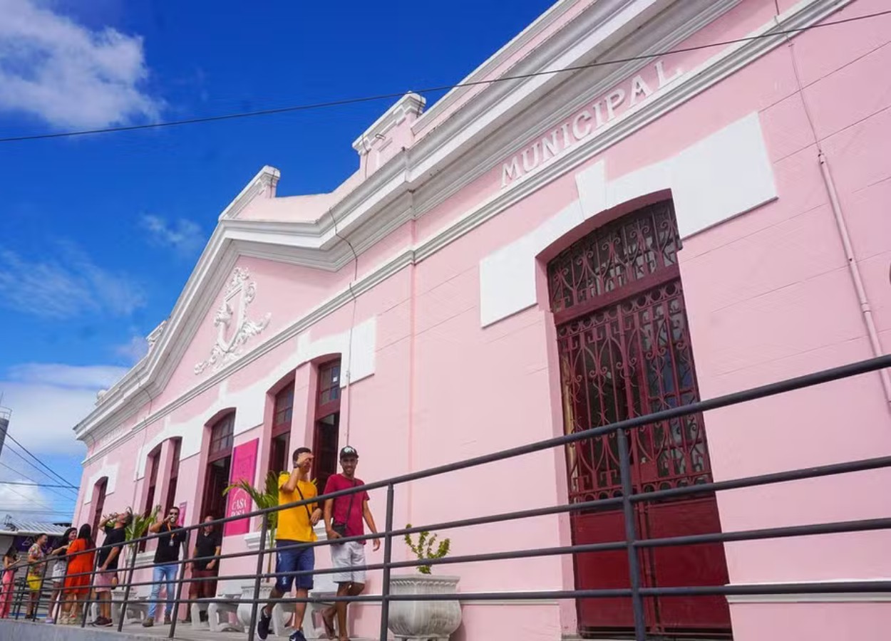 Casa Rosa recebe programação com forró e repente pelos 113 anos de Luiz Gonzaga em Caruaru
