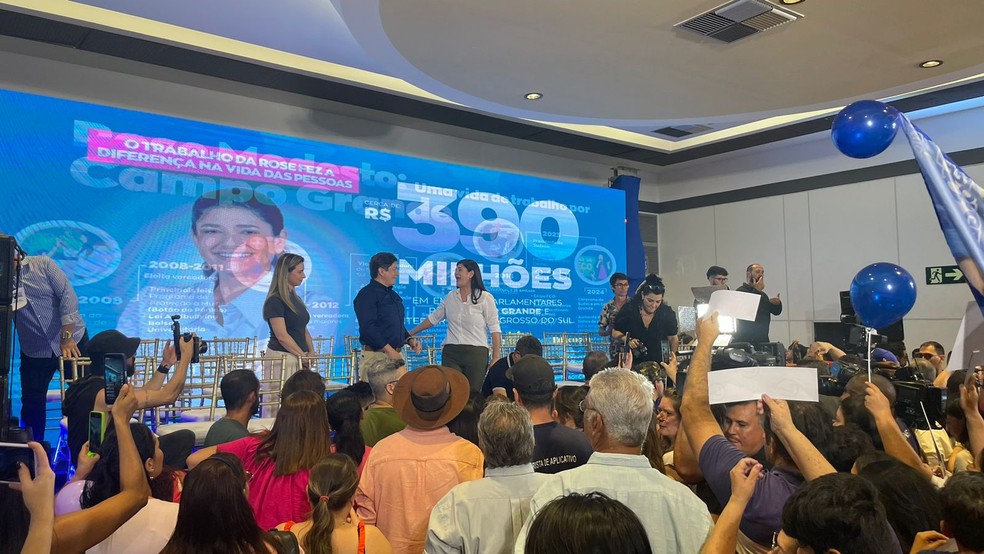 Candidata a prefeitura de Campo Grande, Rose Modesto e candidato a vice-prefeito, Roberto Oshiro — Foto: Jéssica Benitez