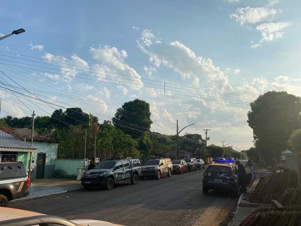 Outras 21 ordens judiciais de busca e apreensão também foram cumpridas durante a operação — Foto: Polícia Civil