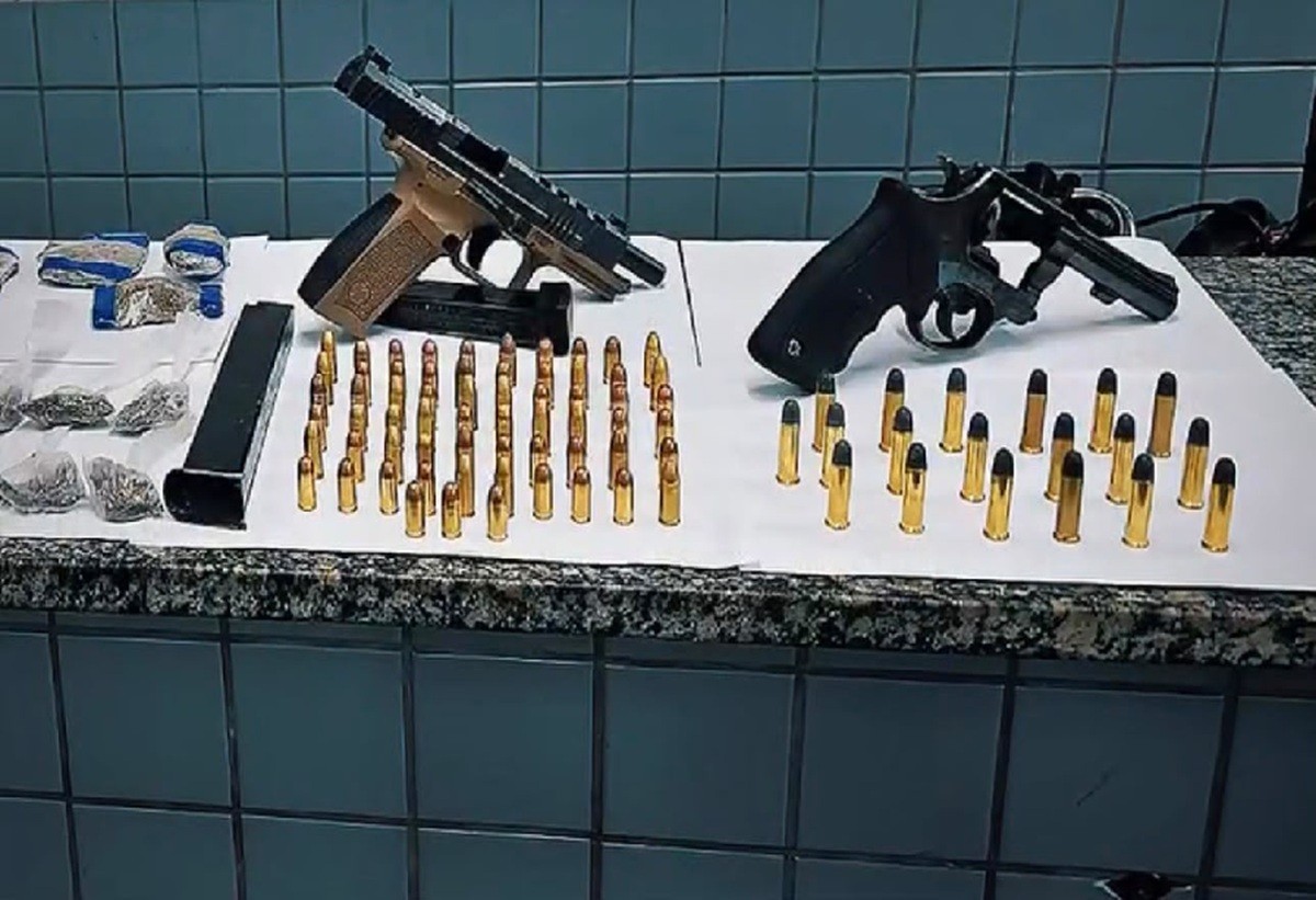 Dois homens são presos e um adolescente é apreendido após operação da PM em Campos