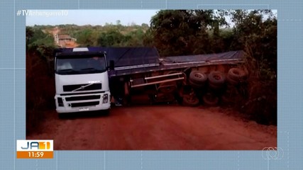 Caminhão com drogas tomba na BR-010, perto da zona rural de Goiatins