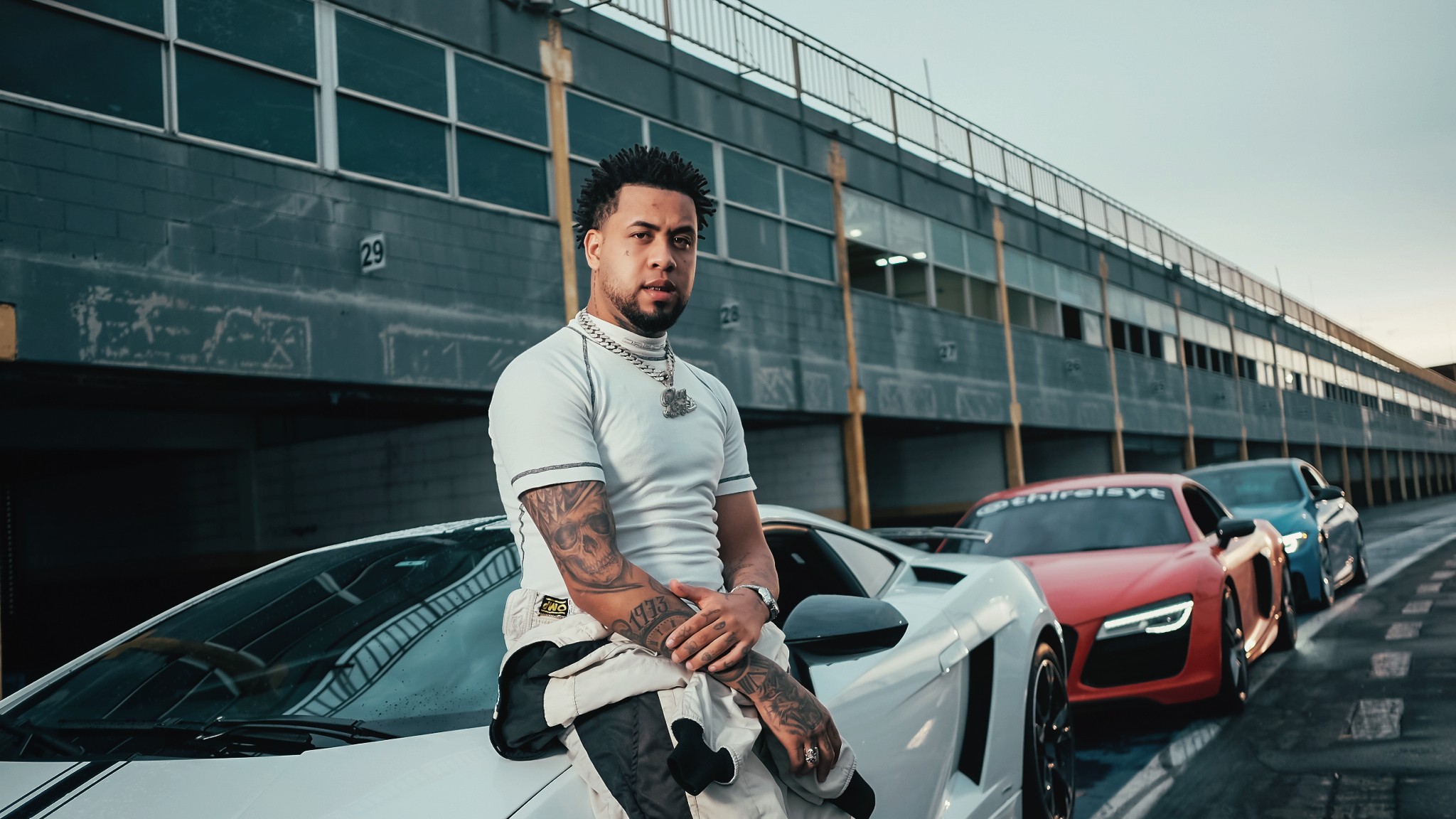 Rapper Kawe reverbera com o single 'Velocidade' a tendência de astros do  pop de relacionar status com carros