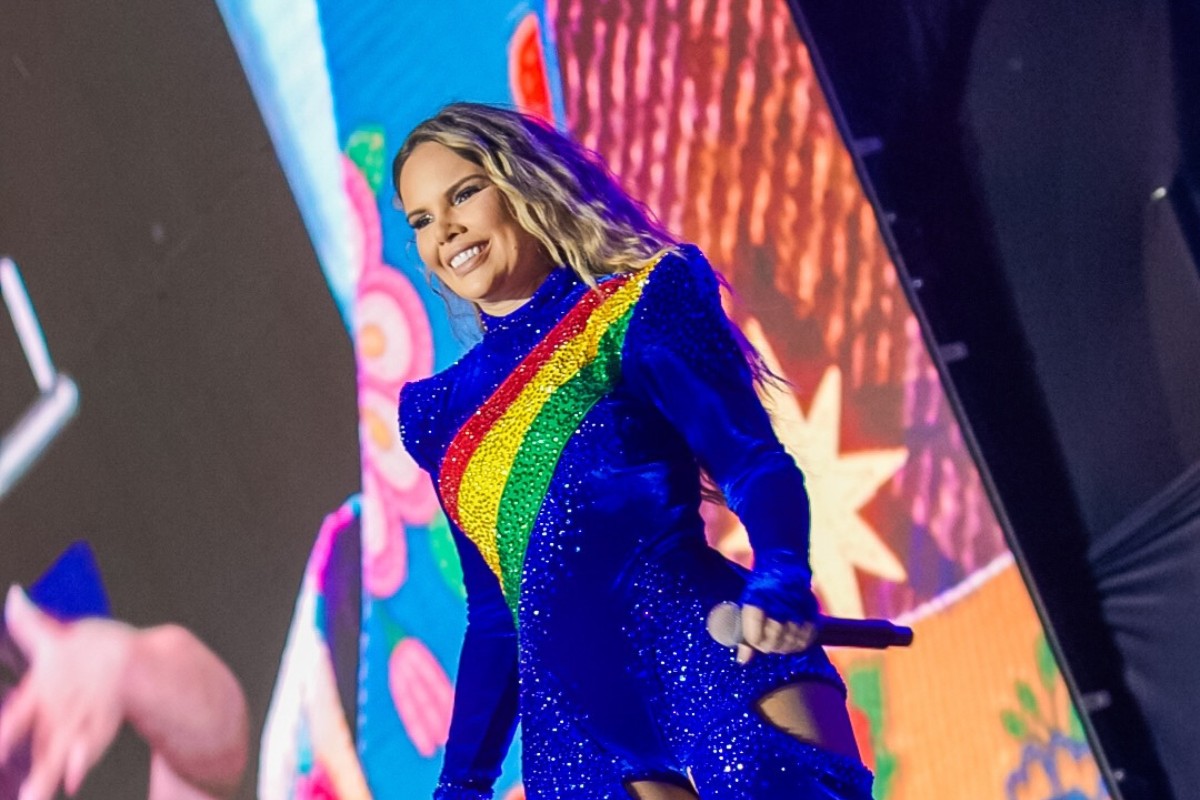 Sâmya Maia cai durante show no São João de Caruaru, se levanta e arranca aplausos do público; VÍDEO