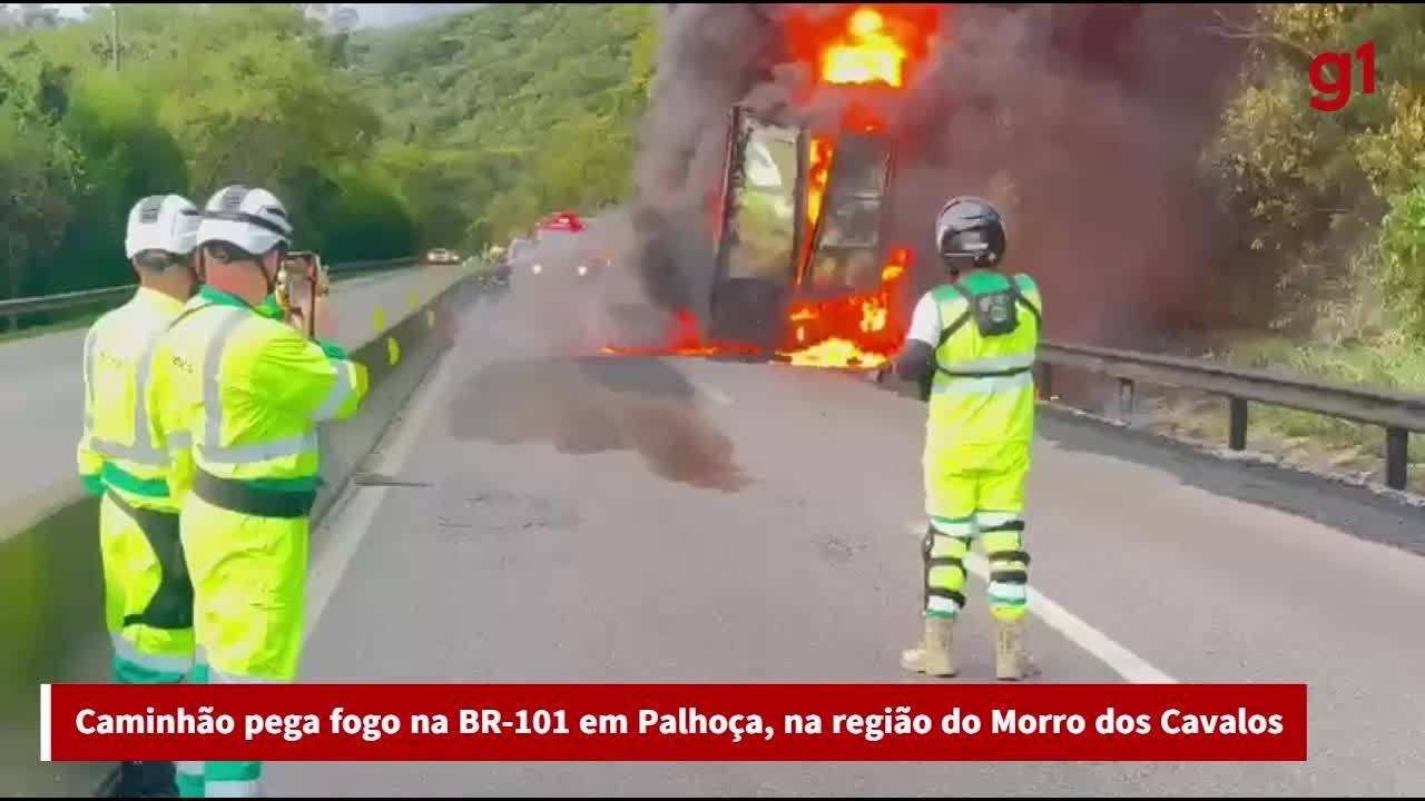 BR-101 é interditada na Grande Florianópolis após caminhão pegar fogo
