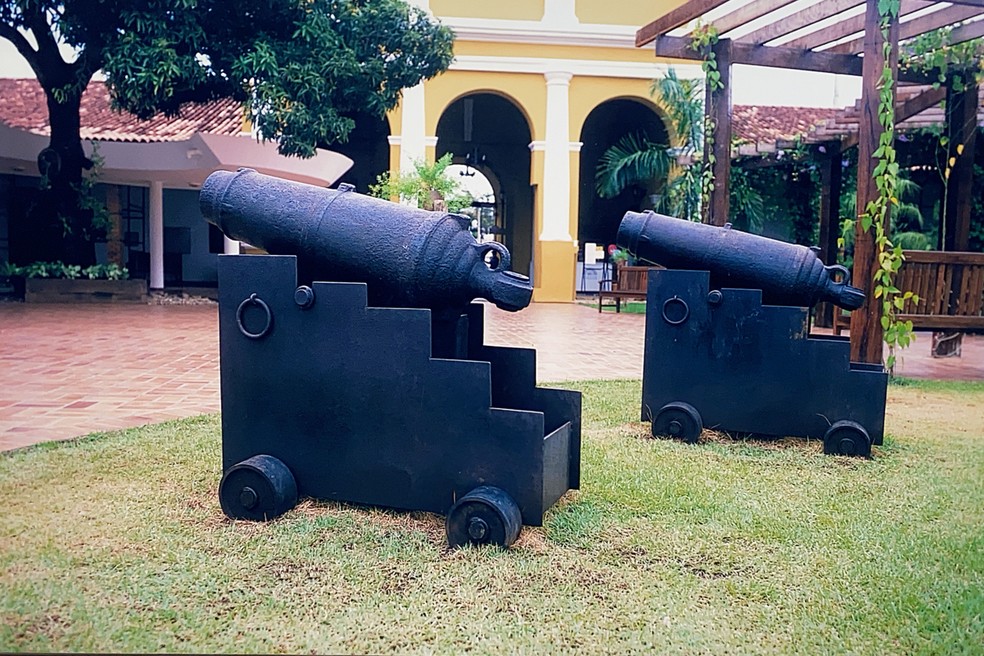 Alguns canhões que permanecem no local até hoje — Foto: Arquivo pessoal