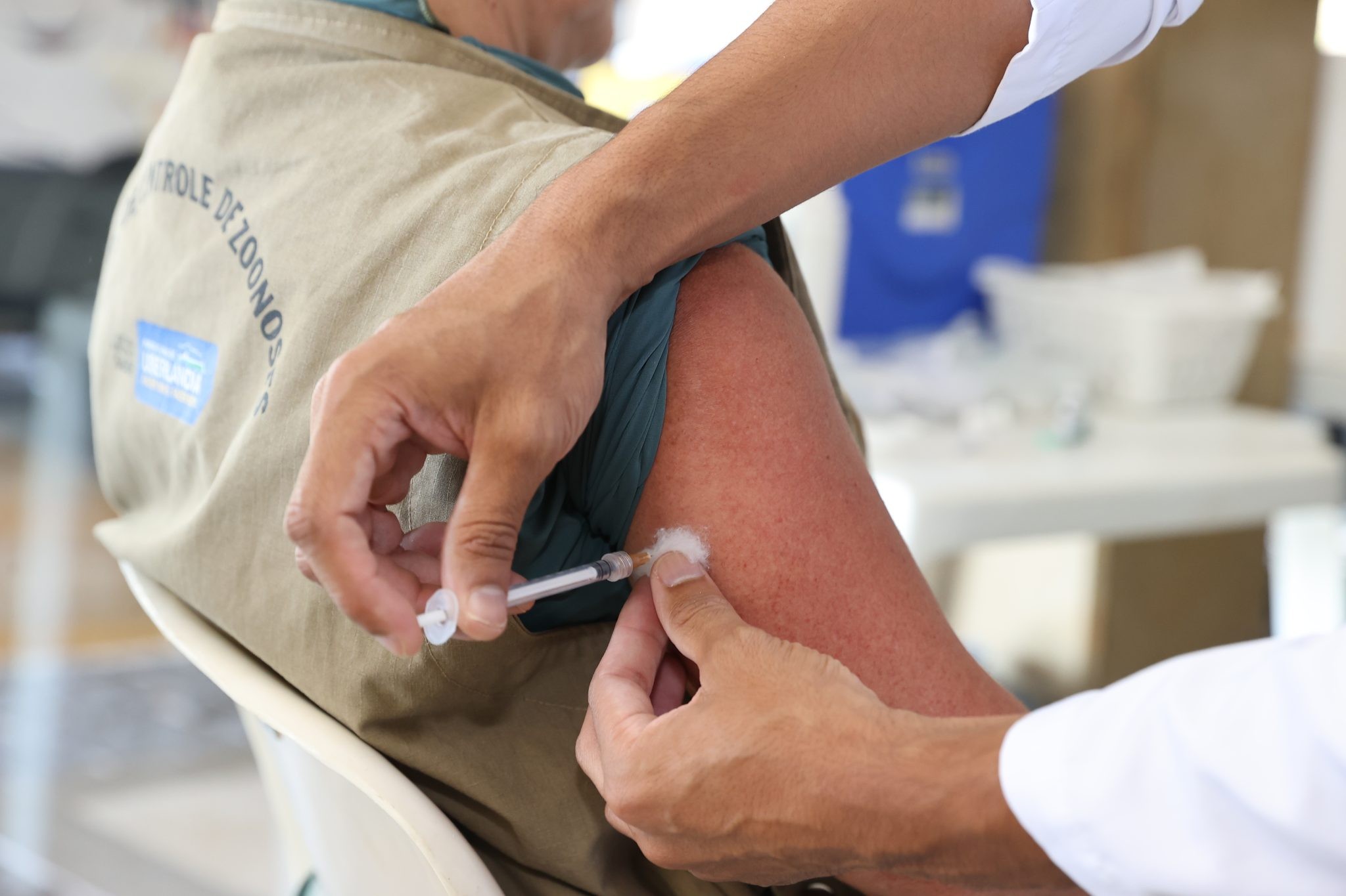 Vacina contra a dengue começa a ser aplicada em Uberlândia