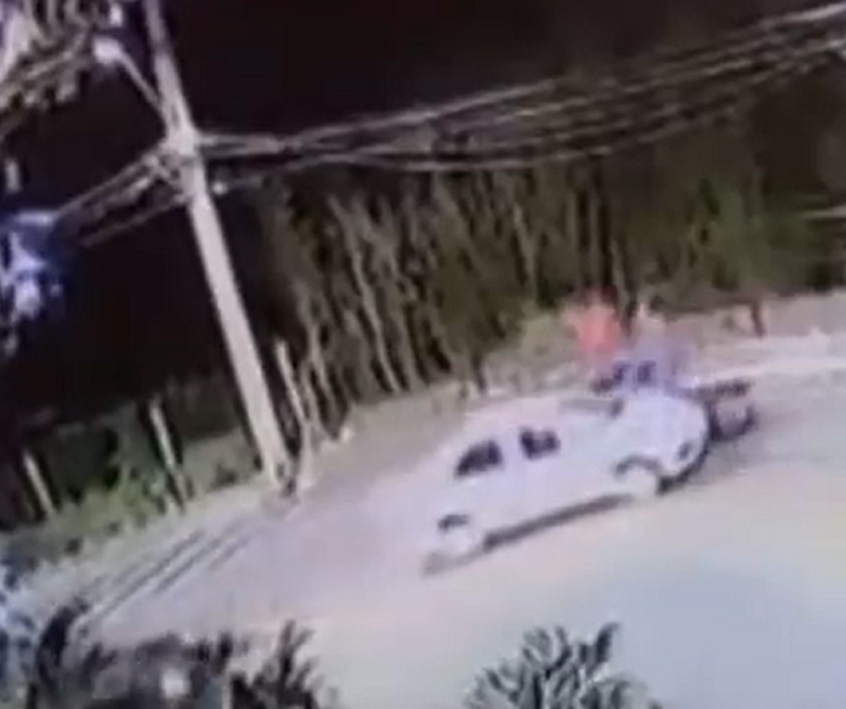 VÍDEO: Mãe e filho ficam feridos após serem atingidos por carro em Juiz de Fora; motorista fugiu do local, mas foi encontrado e preso