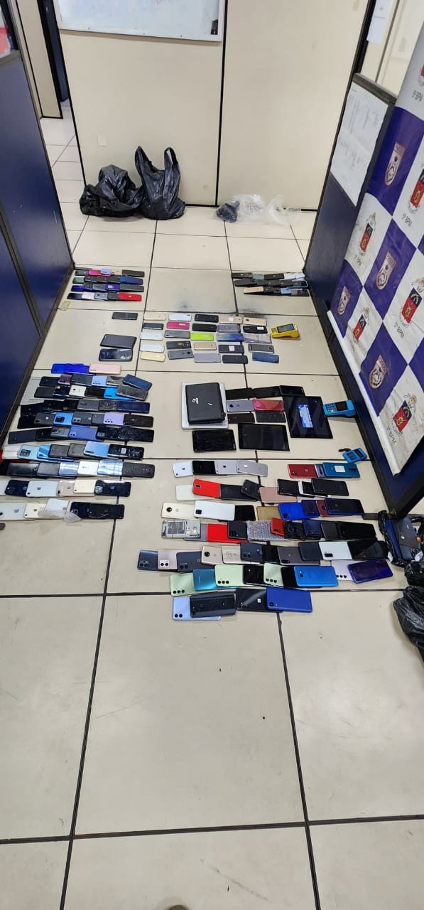 PM faz operação e apreende quase 600 celulares na Uruguaiana
