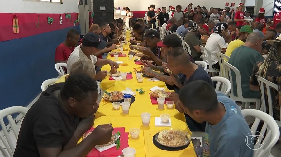 Abraços, comida e esperança: ações solidárias marcam o Natal de quem mais precisa