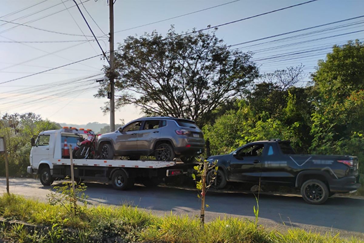 Joias, veículos, armas e R$ 57 mil em dinheiro: operação cumpre mandados contra quadrilha em MG