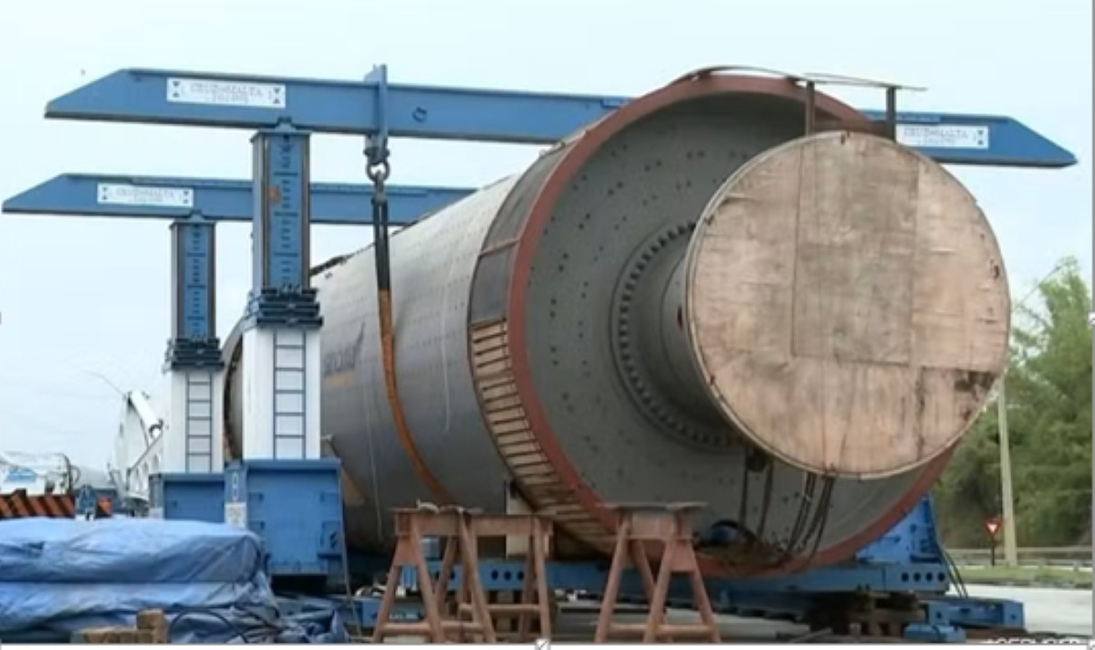 Carreta com carga de 636 toneladas passará pela BR-262; veja mudanças no trânsito