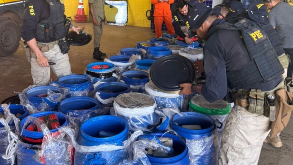 PRF apreende mais de 1 tonelada de drogas na BR-230, no Maranhão — Foto: Divulgação/PRF