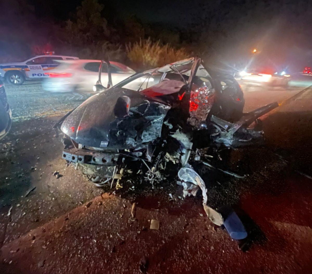 Motorista morre após invadir contramão e bater de frente com carro na MG-050
