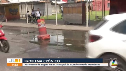 Vazamento de esgoto na av. Principal do Aurá incomoda moradores, em Ananindeua