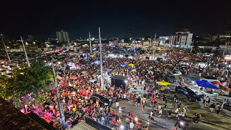 Apoiadores de Lula fazem atos de comemoração pela Paraíba após reeleição — Foto: Ademar Trigueiro/TV Paraíba