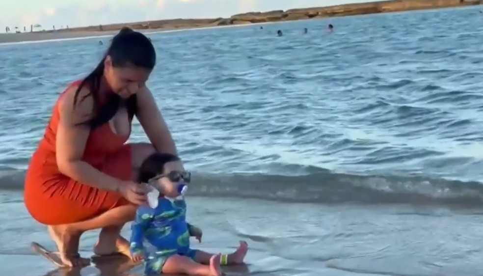 Thomas quando foi à praia, em março — Foto: Reprodução/Inter TV Cabugi