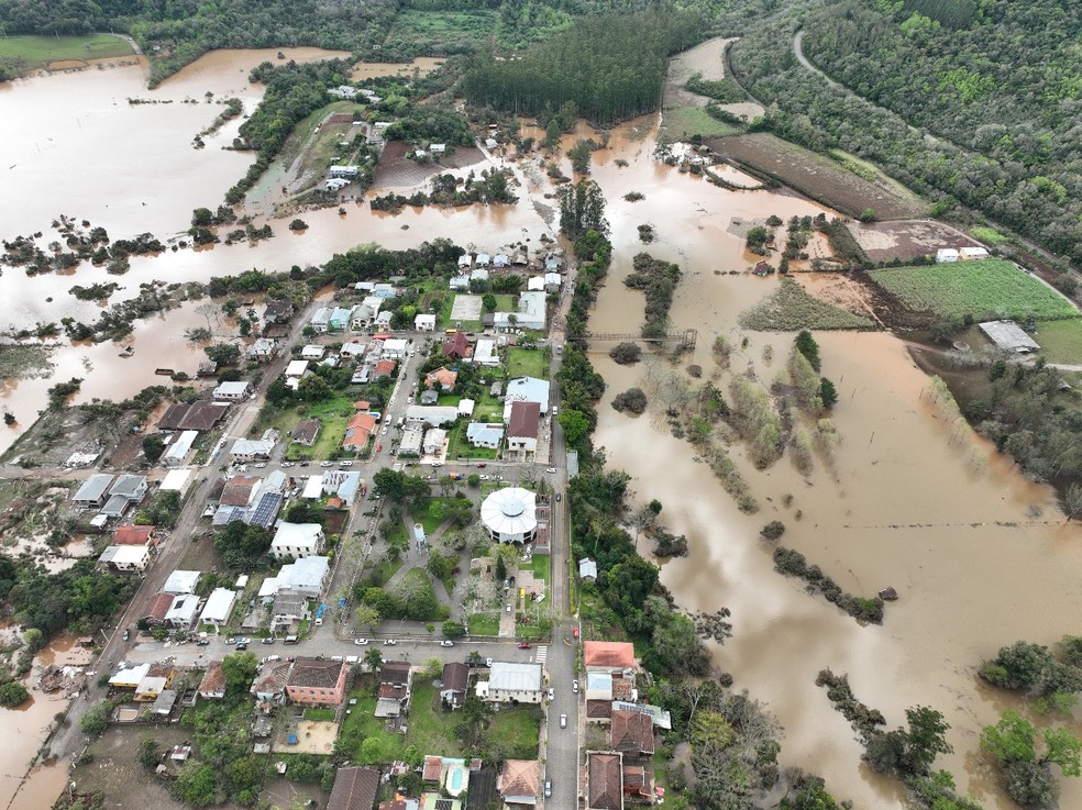Número de desaparecidos após enchentes no RS sobe para 10, confirma vice-governador | Rio Grande do Sul | G1