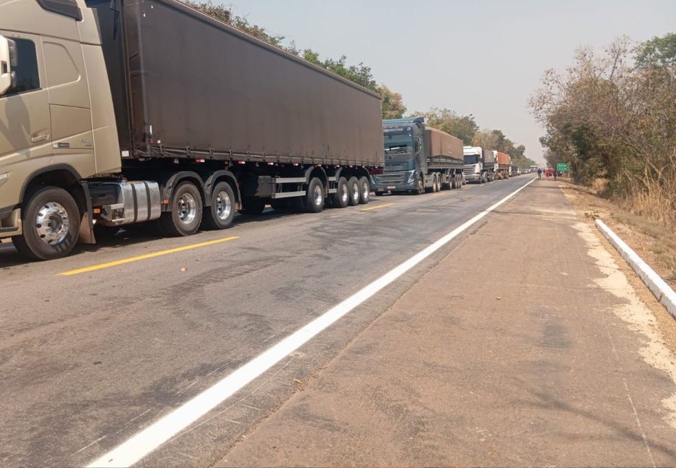 Trecho da BR-153, em Talismã, ficou congestionado — Foto: Divulgação/Defesa Civil João Carlos Lopes