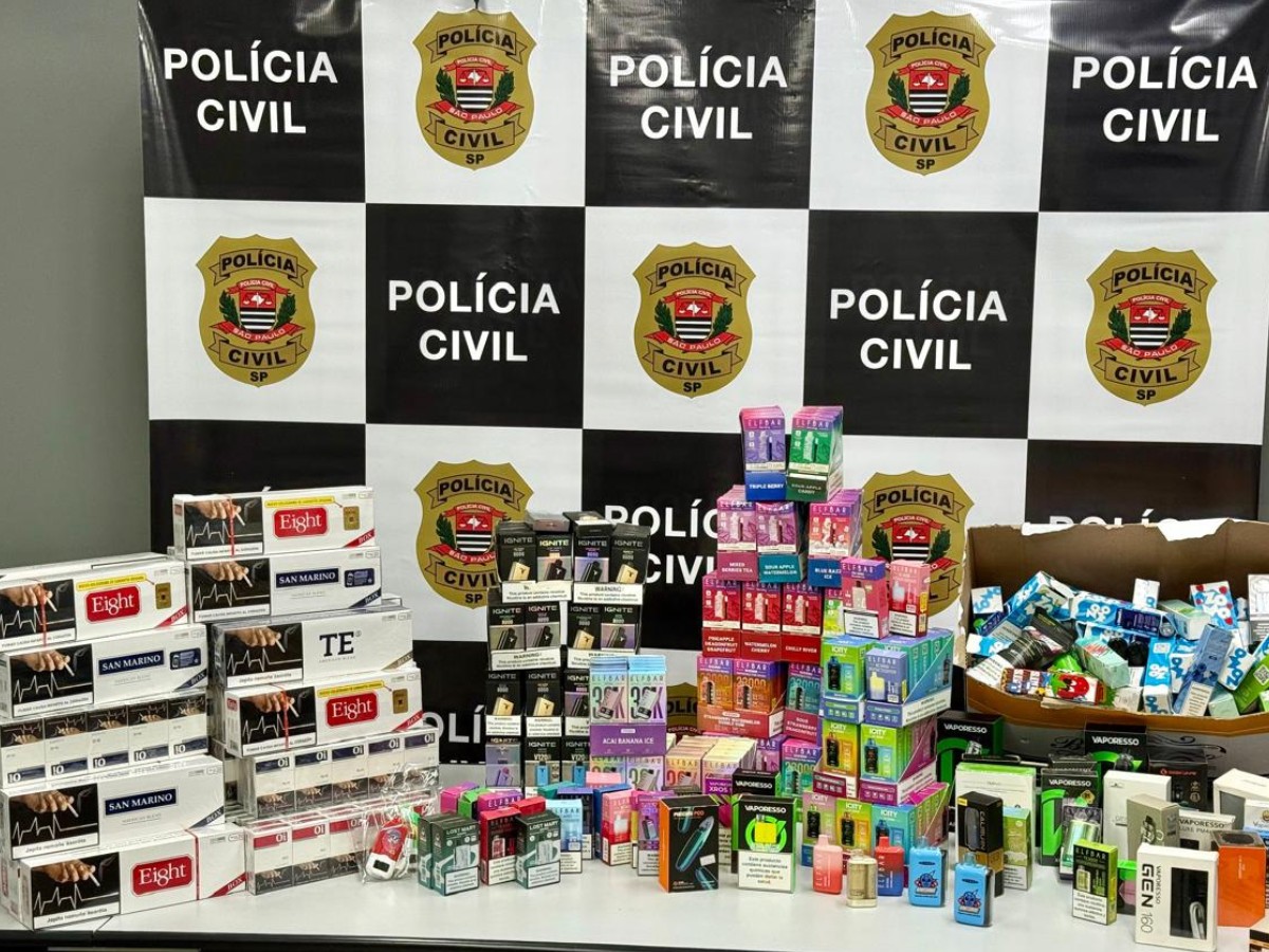 Polícia apreende caça-níqueis e maços de cigarro contrabandeados em tabacaria de Indaiatuba
