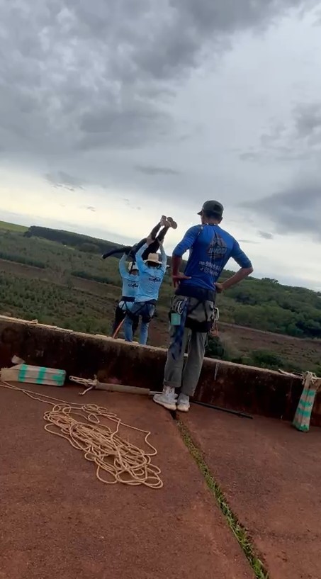 Mulher morre em salto de bungee jump no interior de SP; testemunha diz à PM que empresa esqueceu de colocar corda