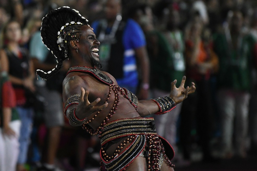 Ator representou Exu no desfile da Grande Rio, campeã do carnaval de 2022 — Foto: Alexandre Durão/g1
