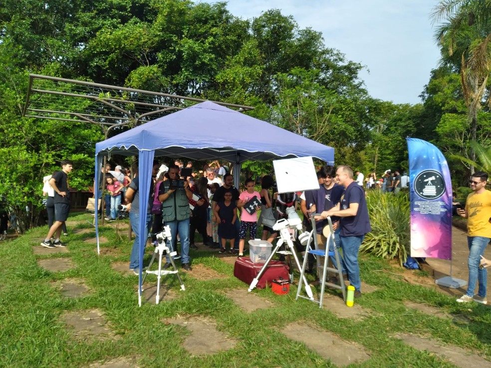 Mais de 1,3mil pessoal compareceram ao Horto Municipal de Bauru (SP) para observar o eclipse solar anular — Foto: Divulgação/ Observatório de