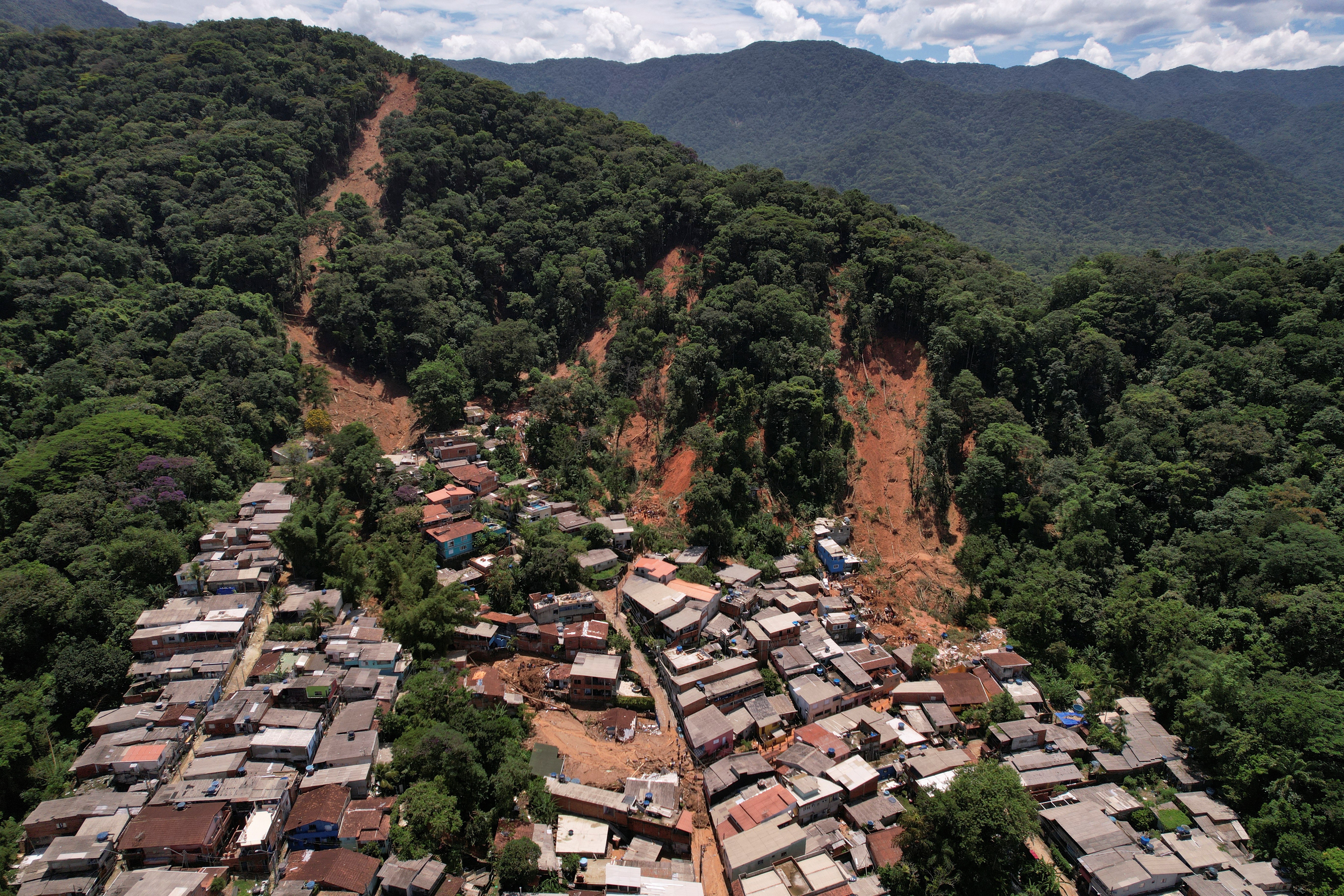 CDHU e prefeitura firmam convênio para a construção de 332 novas moradias em São Sebastião, SP