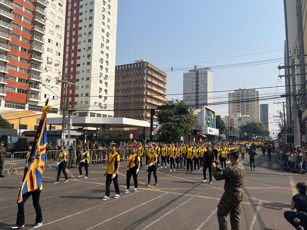 Desfile cívico-militar na manhã deste sábado (7), em Campo Grande. — Foto: Vinícius Souza