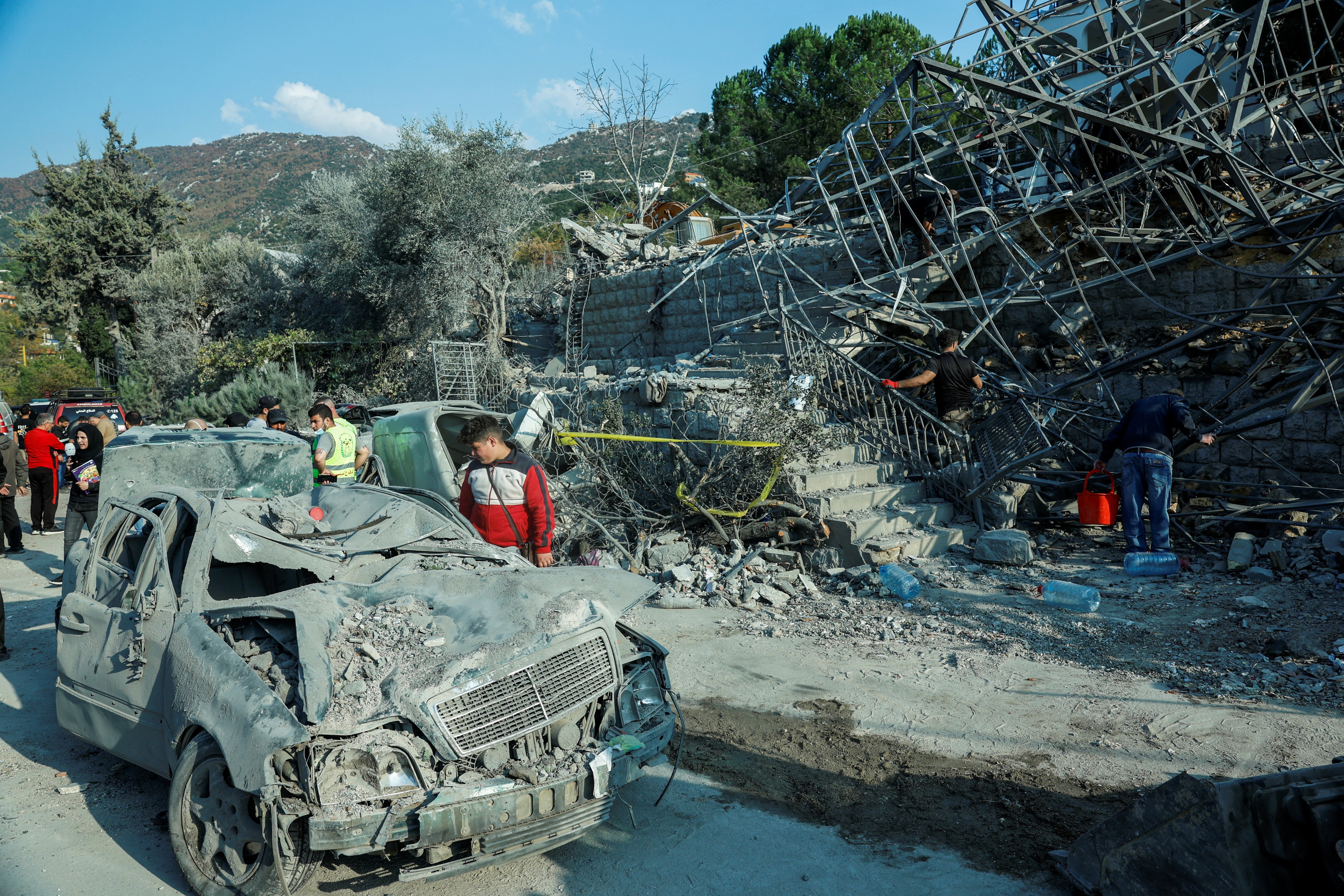 Bombardeio israelense no norte de Beirute deixa pelo menos 53 mortos