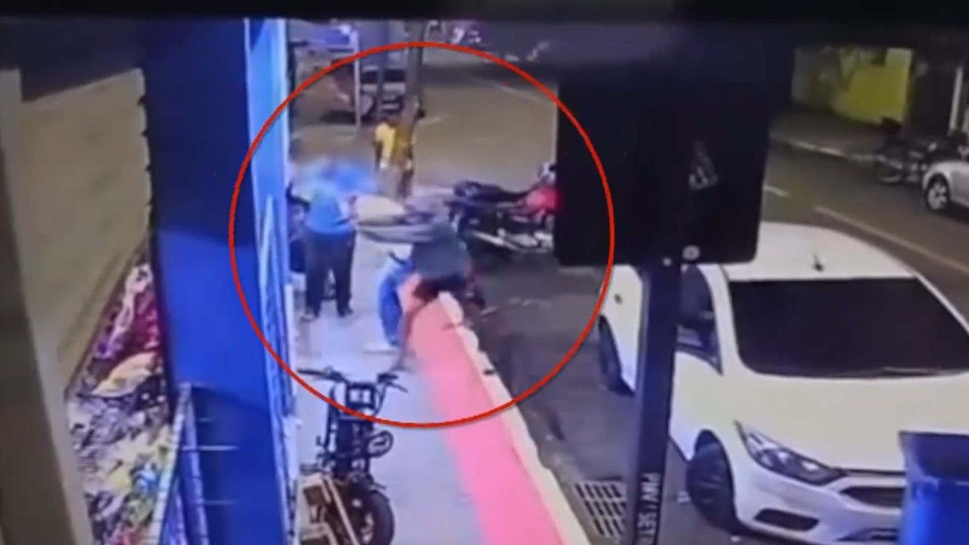 Vídeo mostra momento em que jovem ligado à facção é morto a tiros por homens encapuzados em Vitória