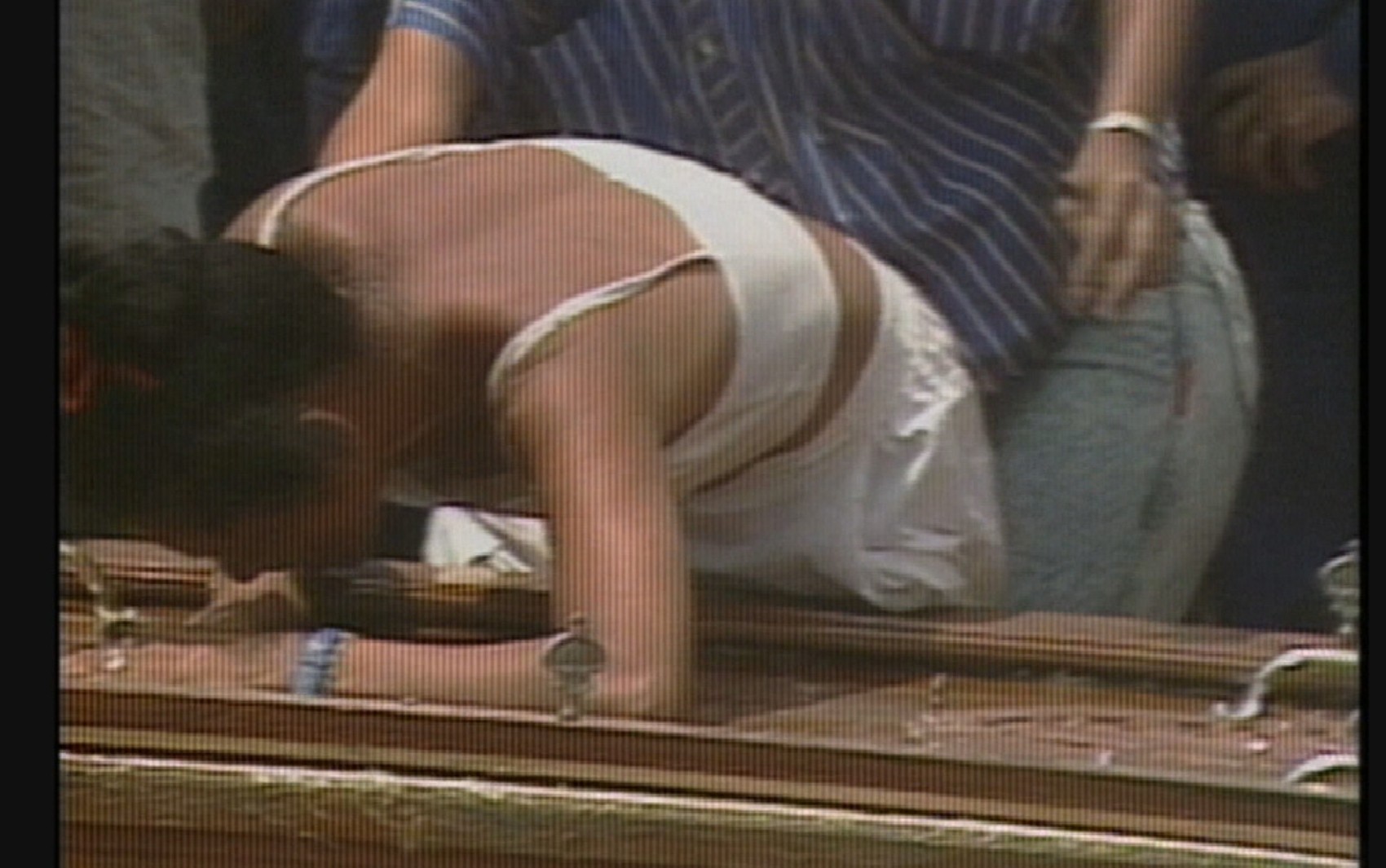 Vítimas do Césio-137 foram enterradas sob protesto de moradores e com cruzes sendo arremessadas; vídeo