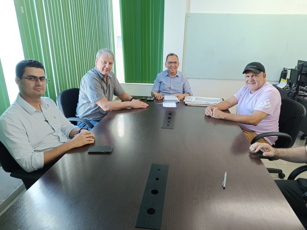 Reunião define fim da greve dos rodoviários em Manaus. — Foto: Divulgação/Semcom