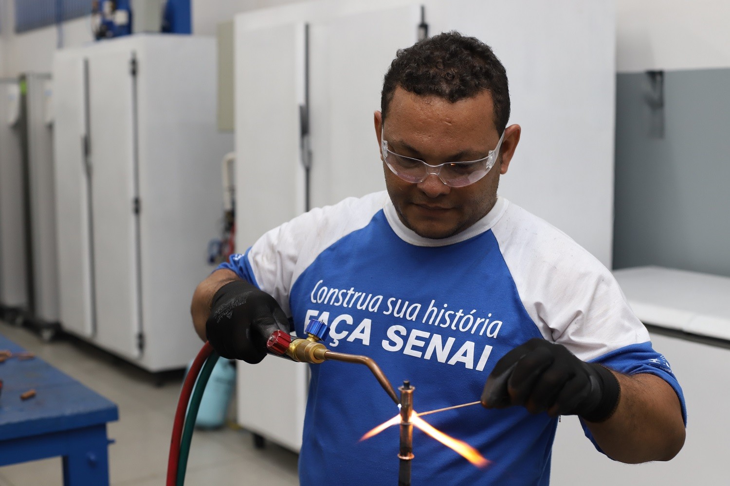 💣 SENAI LIBERA MILHARES DE BOLSAS! Cursos TÉCNICOS GRATUITOS em Diversas Cidades - Veja Como Se Inscrever!