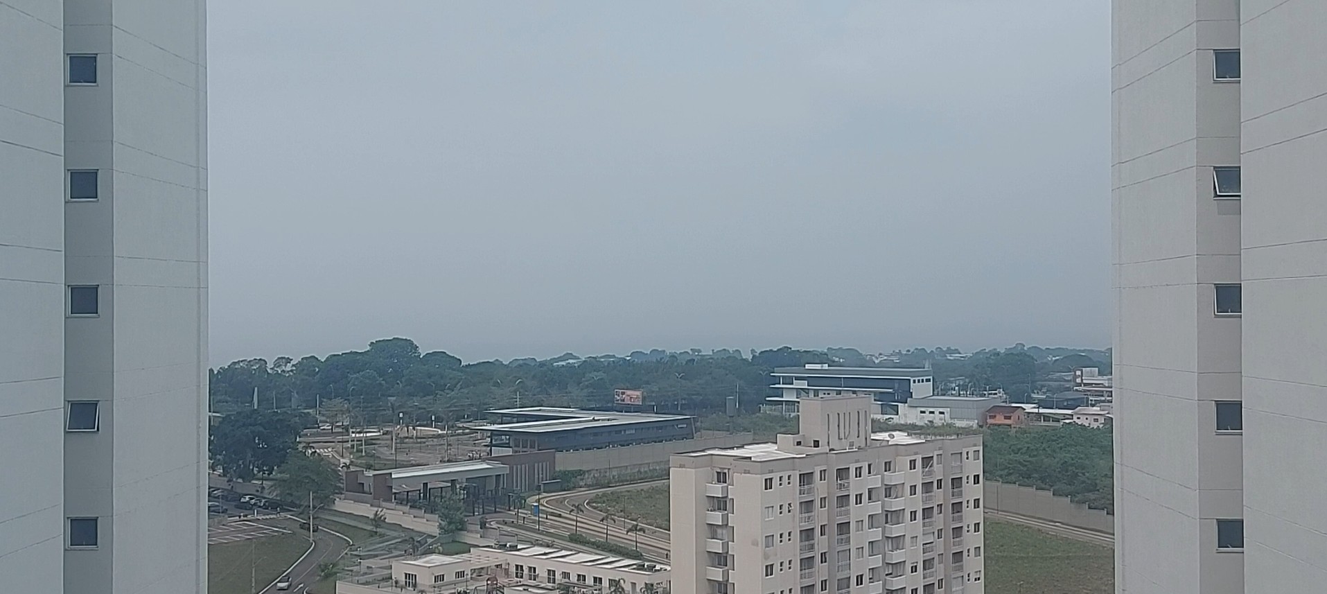Atualização: Fumaça ou neblina? Meteorologista explica camada que reduziu visibilidade em Manaus