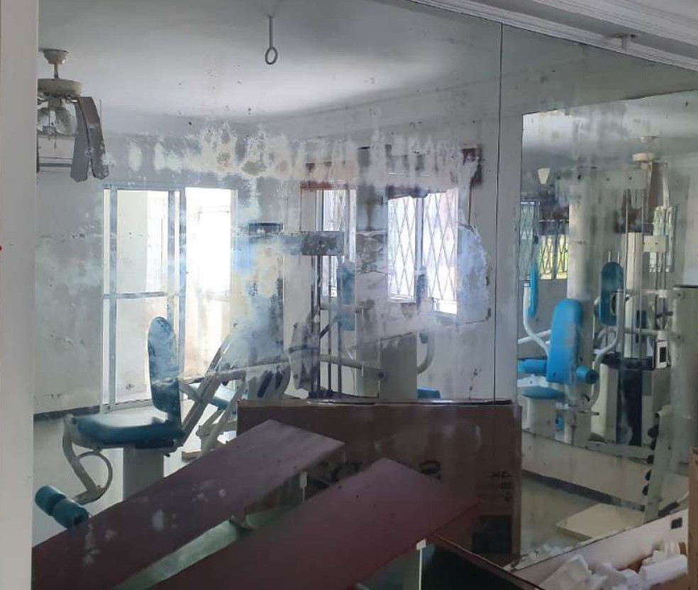Perícia apontou infiltração na academia da mansão após a saída de Belo e Gracyanne — Foto: Reprodução