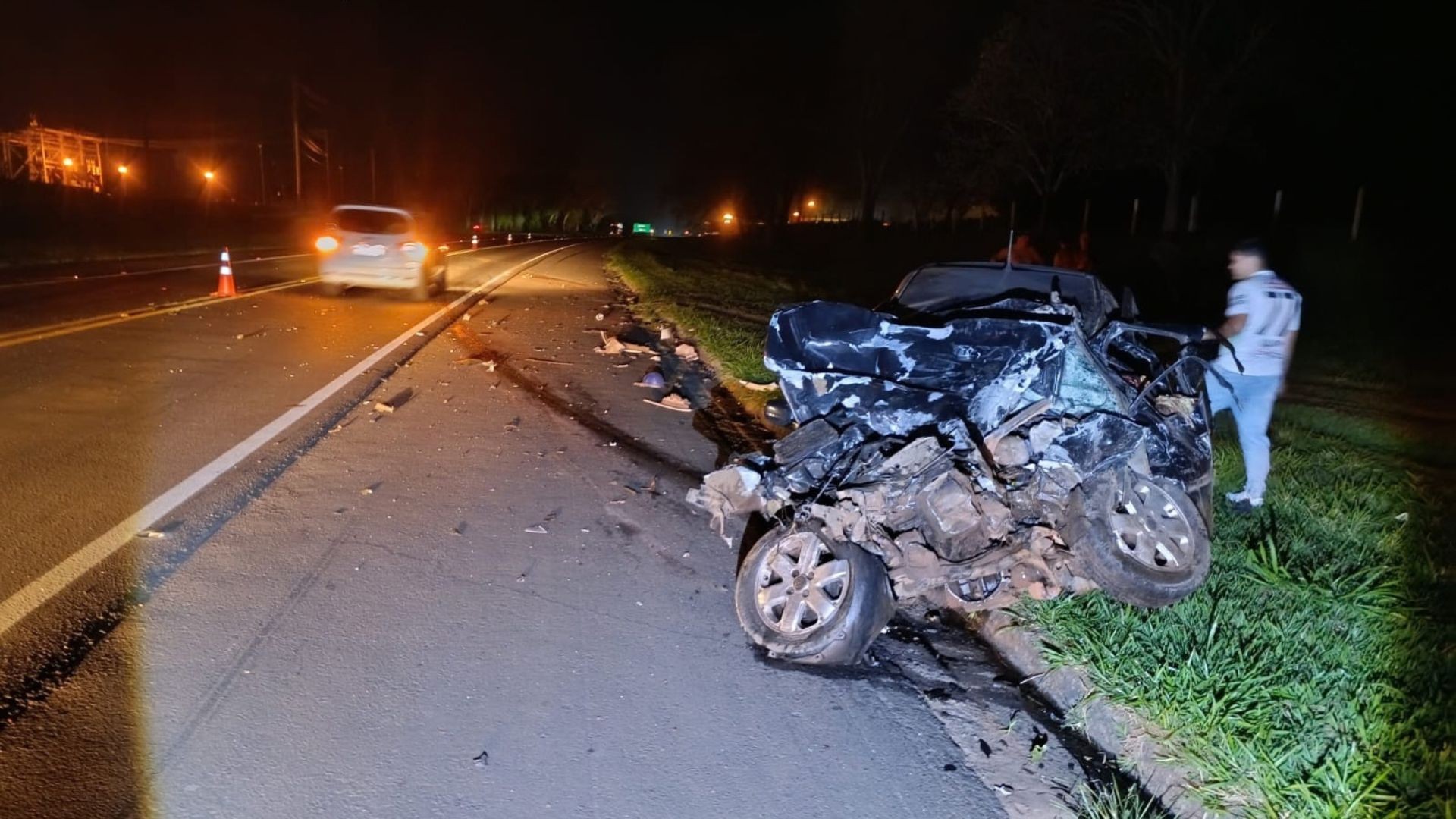 Batida de frente entre carro e caminhão mata casal e deixa 4 crianças feridas em Barbosa