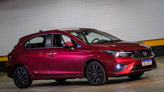 Honda City Hatch tem espaço, faz bem o básico, mas poderia ser turbo; veja teste - Hatch é competente, traz bons itens de série, mas é o único de seus concorrentes ainda com motor aspirado. Em 2025, o City vendeu menos que um compacto 100% elétrico.