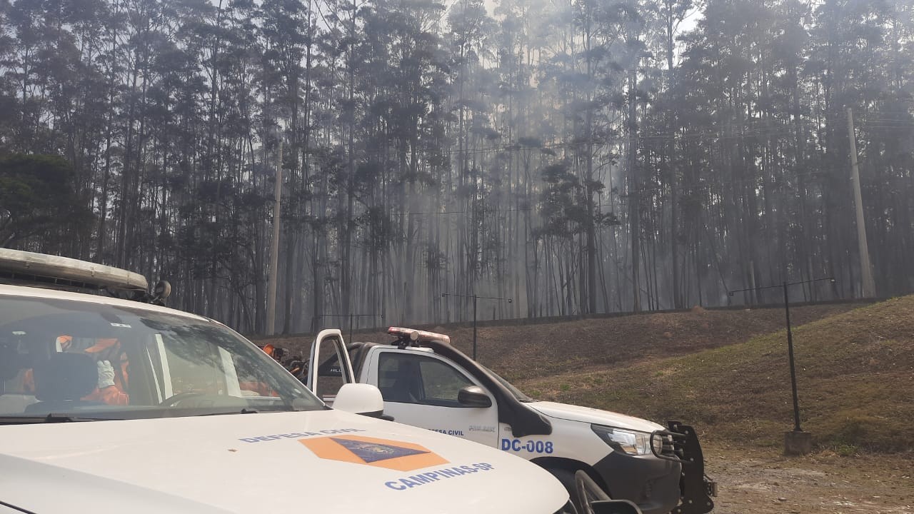 FOTOS: incêndio no Pico das Cabras atinge Museu Aberto de Astronomia de Campinas