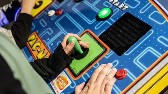 Pac-Man, 45 anos: por que o jogo mudou os videogames (e o mundo) — e agora quer conquistar a geração Z - Celebrando seu 45° aniversário este ano, a bola amarela devoradora de moedas revolucionou o mundo dos videogames — e já foi usada até na ciência