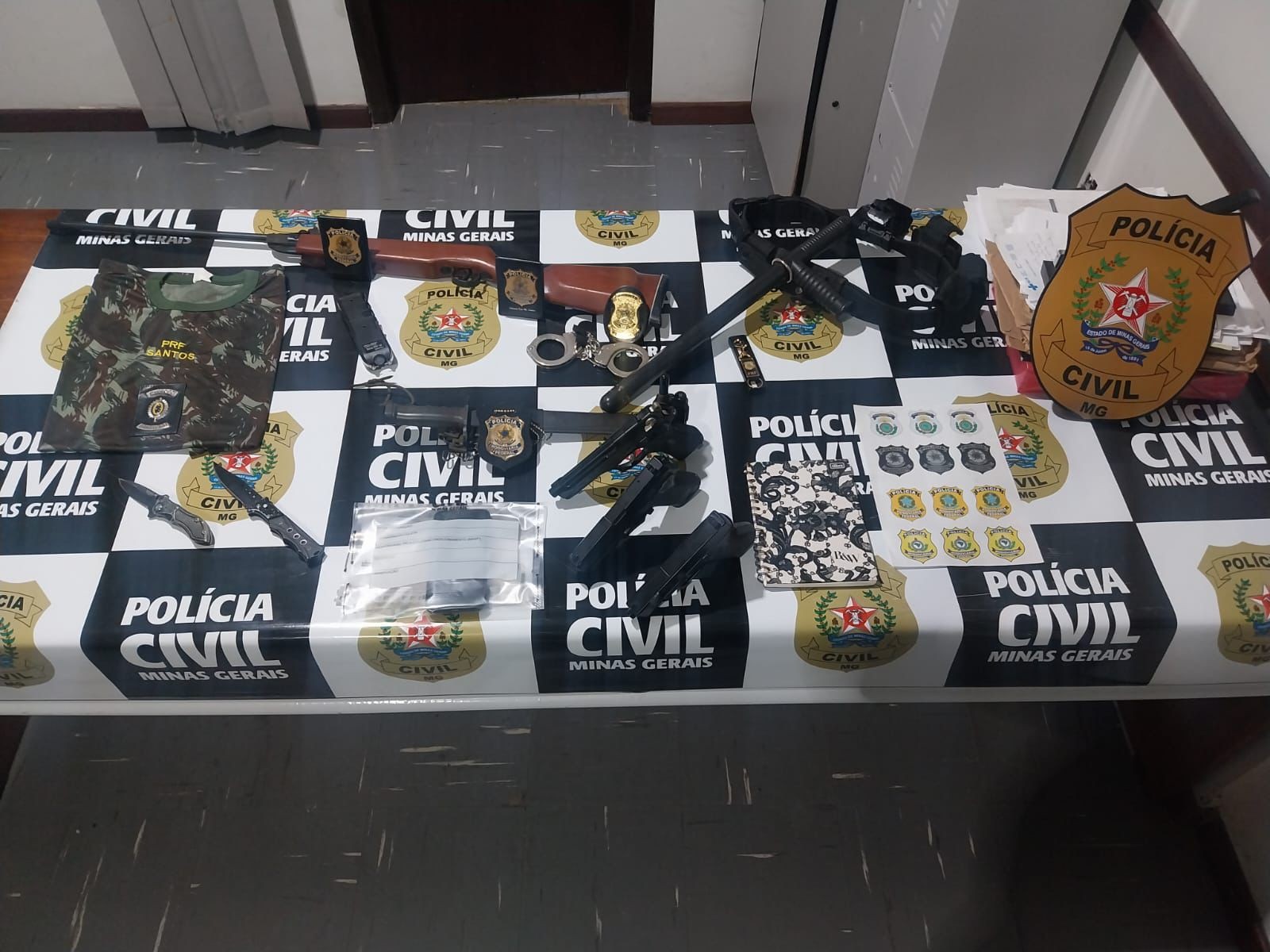 Polícia Civil prende homem que se passava por policial rodoviário federal em Itajubá, MG