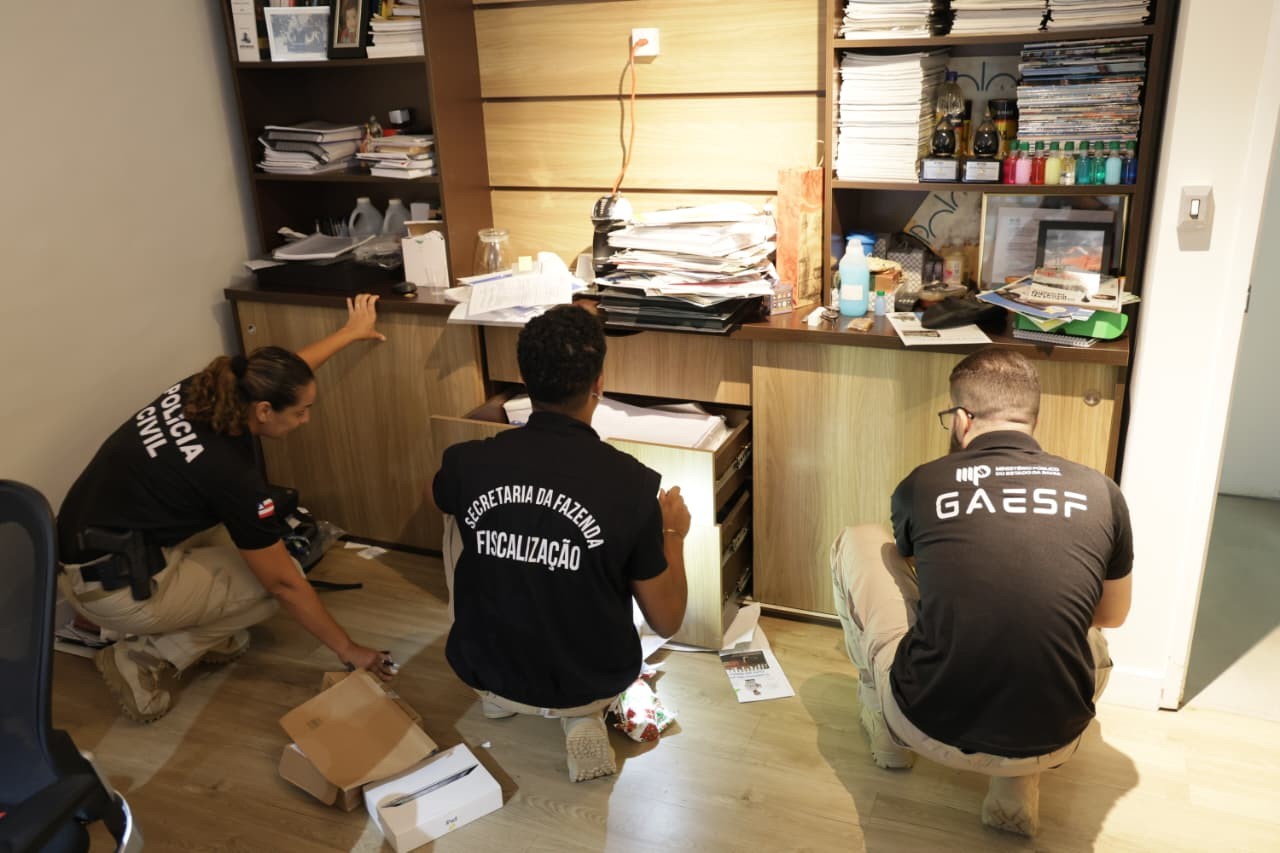 Servidor público estadual e outras duas pessoas são presas por suspeita de sonegar R$ 400 milhões na Bahia