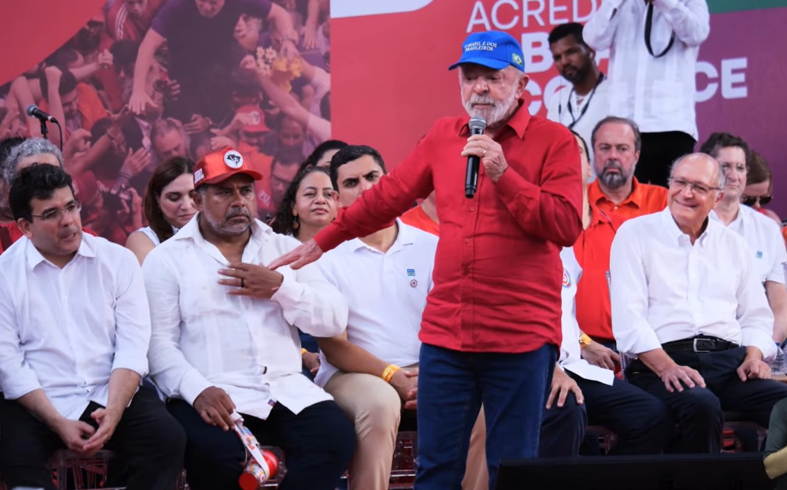 Em Salvador, Lula diz que 'política apodreceu' e está 'mercantilizada'