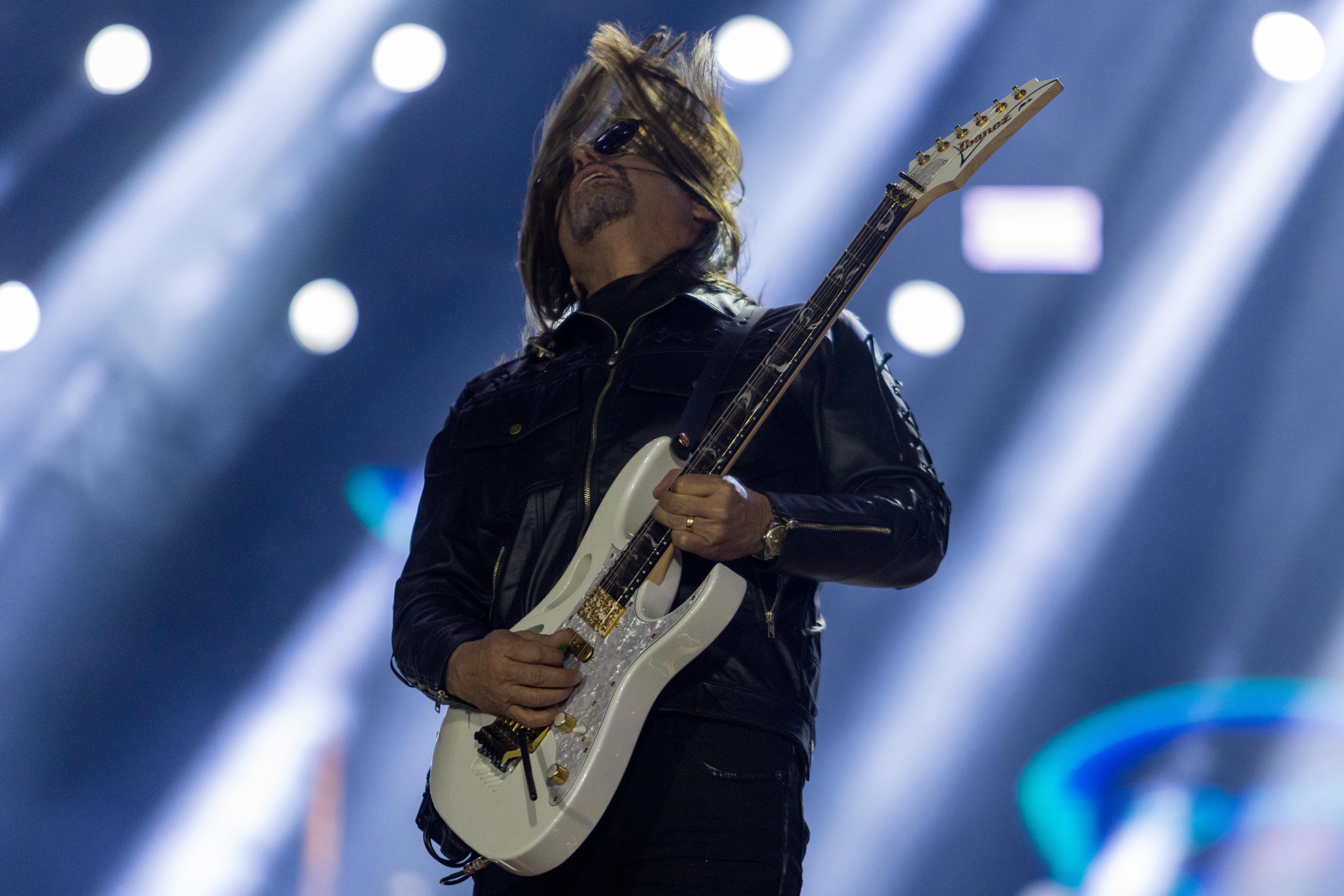 Edson e Hudson misturam sertanejo e rock n roll em show ‘pesado’ | G1