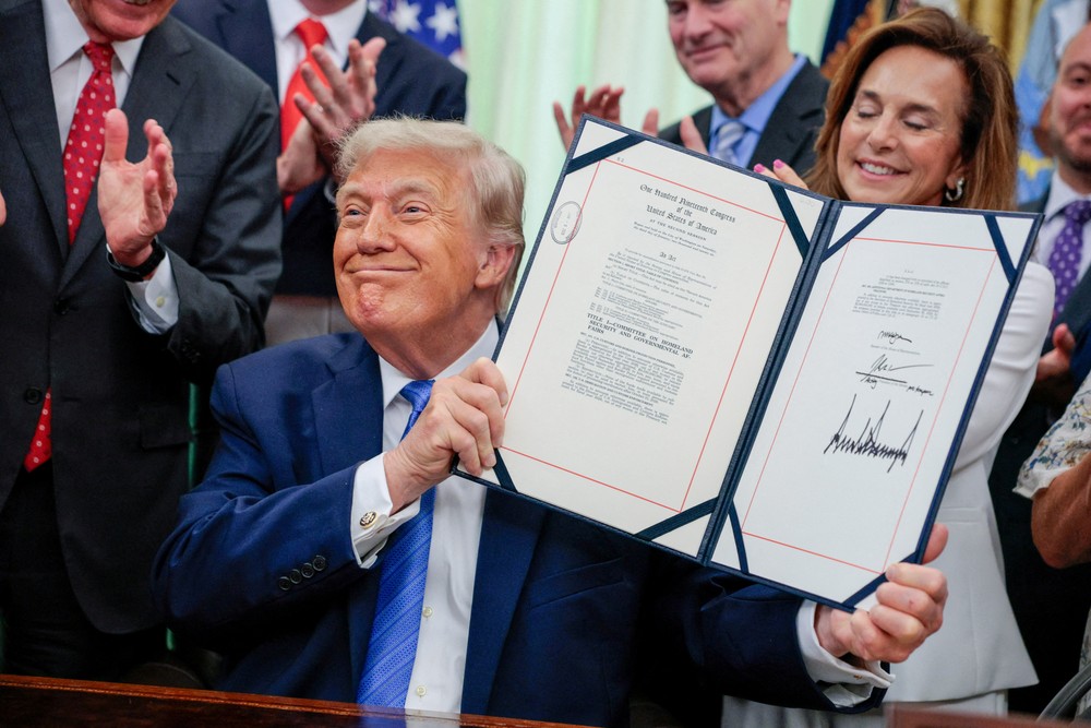 Trump sanciona projeto de 70 bilhões de dólares para fiscalização e deportação de imigrantes