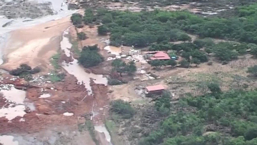 Barragem de Algodões durante tragédia em Cocal — Foto: Reprodução/TV Clube