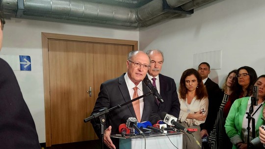 Alckmin diz que 'boa química' entre Trump e Lula vai ajudar na solução do tarifaço - Declaração foi dada em evento no BNDES, no Rio de Janeiro, nesta quarta-feira (24).